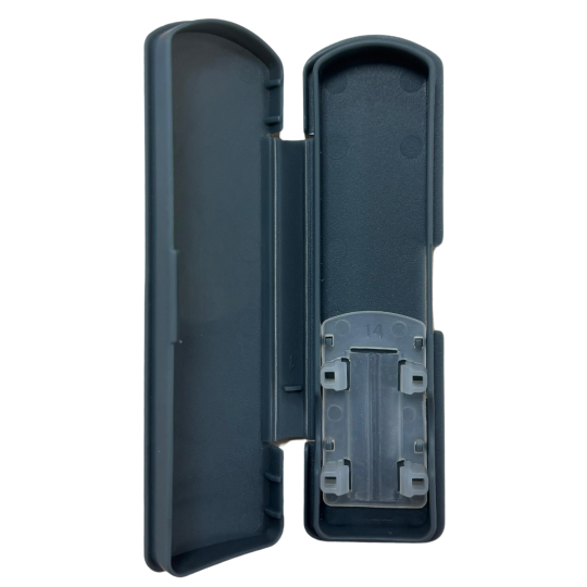 Alto or tenor saxophone reed holder, 1 reed