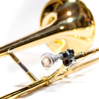 This text seems to mention different types of brass instruments. Here is the translation to English:"Berp Trombone Euphonium N