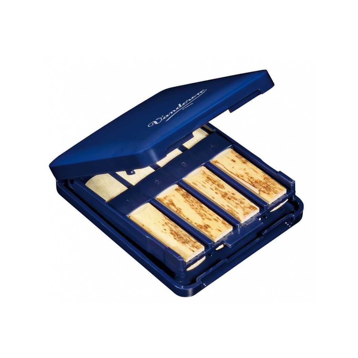 Clarinet reed case for 8 Vandoren reeds.